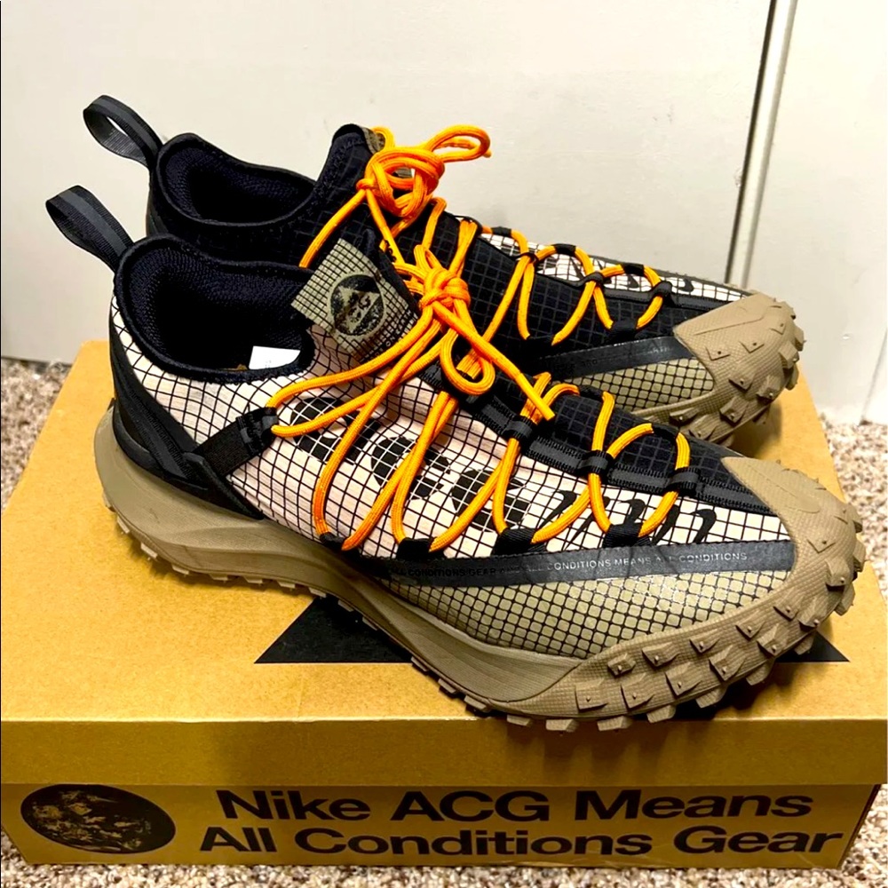 Nike ACG mountain fly low